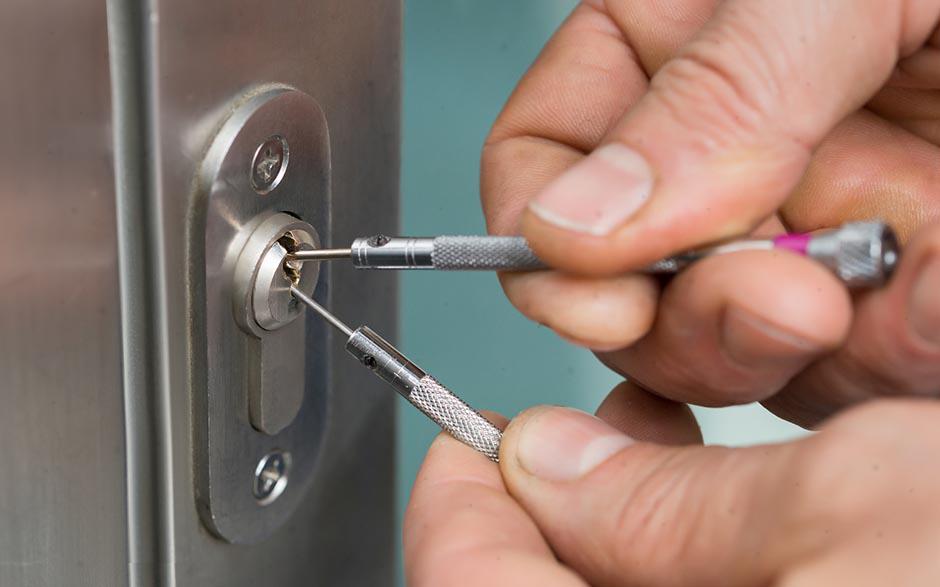 Percer un cylindre de porte pour ouvrir une serrure sans sa clé