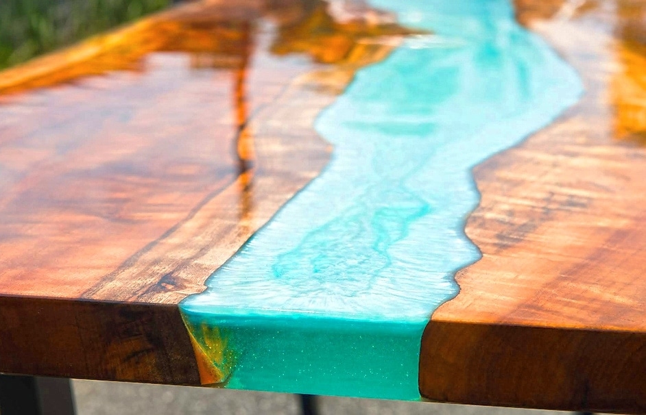 Table bois et résine bleu : choisir le prix et la qualité !